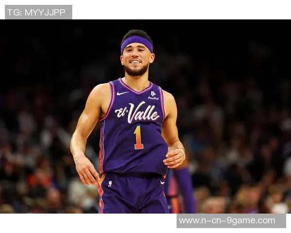 布克表现出色半场10投6中贡献16分2篮板3助攻1盖帽展现全面能力