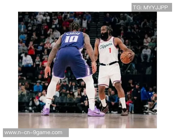 小卡为哈登送上新年祝福希望他一年都能保持干净的胡子不被食物弄脏